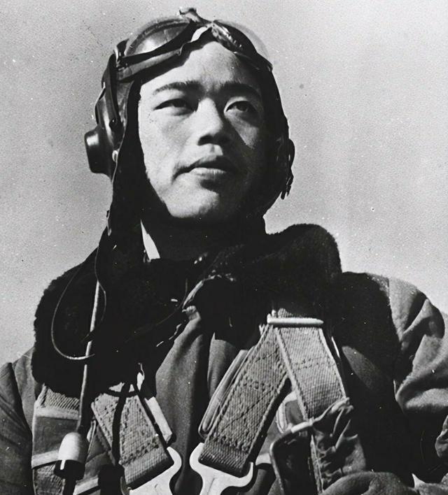 1952年，朝鲜战场空战英雄赵宝桐对人民日报女记者金凤一见钟情。当他们打算结婚时