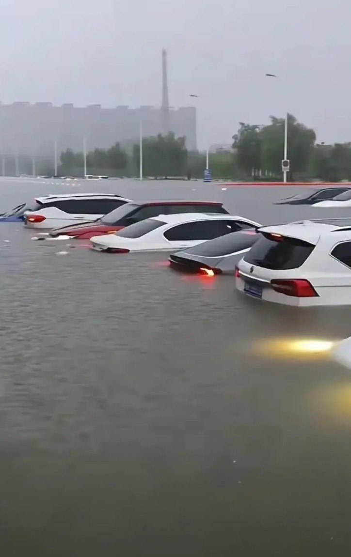 7月24日的大雨又把涿州淹了，现在不知道怎么回事儿，涿州一下雨就淹。有人说这是因