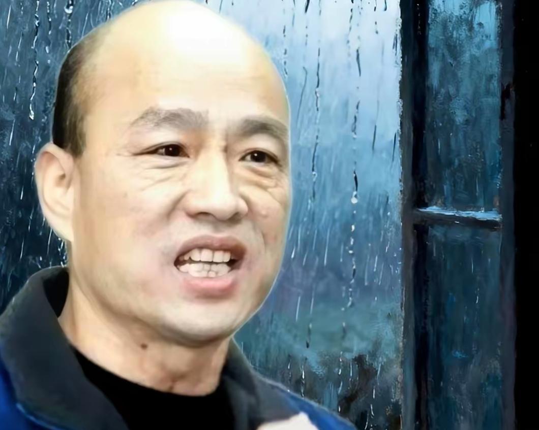 郑丽文一上来，整个场子最安静的，竟然是韩国瑜。这就有点反常了。按理说，以老韩