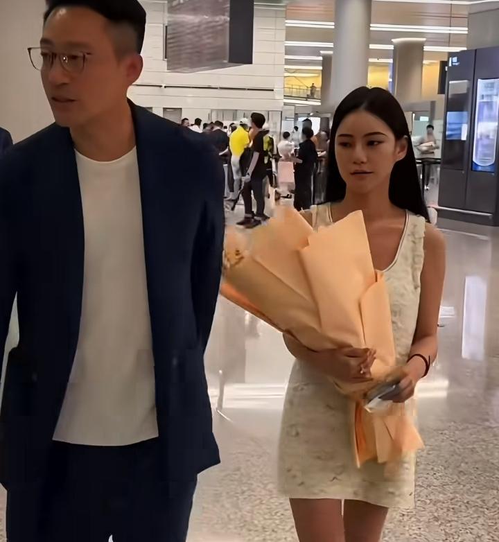 汪小菲，被曝大瓜。张颖颖这次是不留情面了，直接撕碎了汪小菲的体面，她以讲故事的