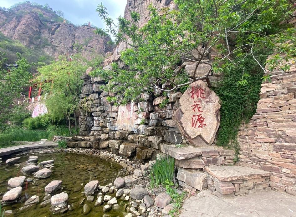 玻璃窗户擦完不留水印？五点小妙招！1. 旧报纸揉成团擦玻璃，油墨能吸附水渍，擦