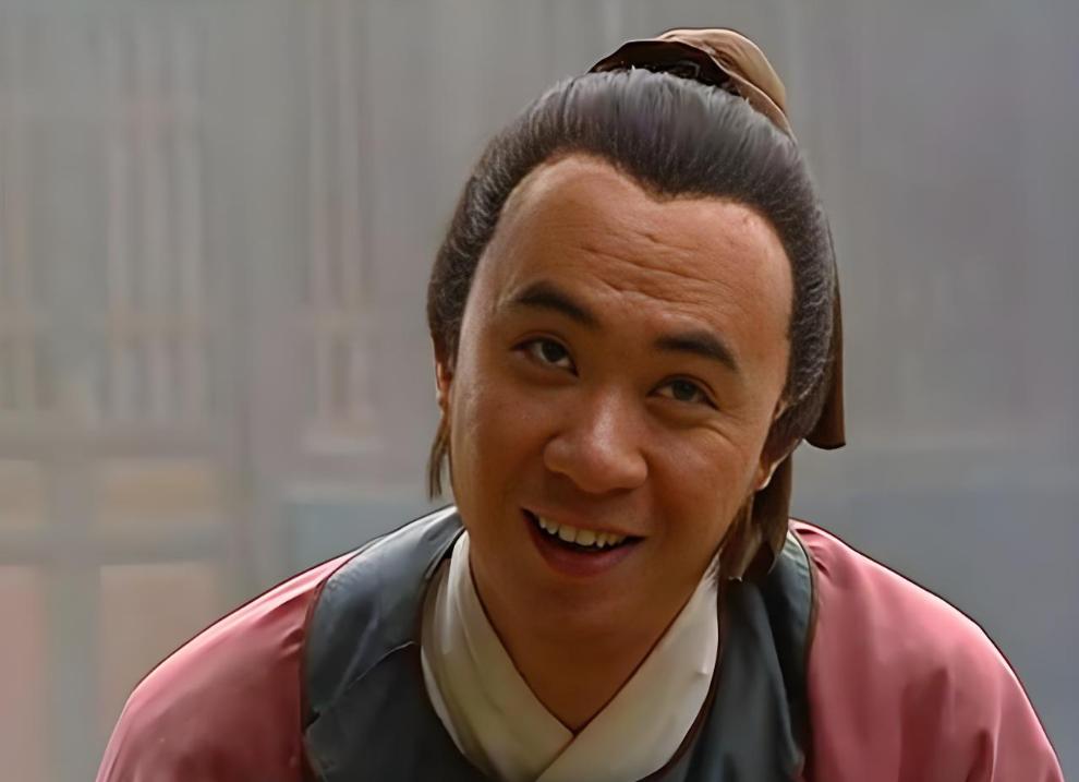 哈兰德跟高俅相比，谁的足球技术高？咱就这么讲吧！哈兰德已经25岁了，连个世界