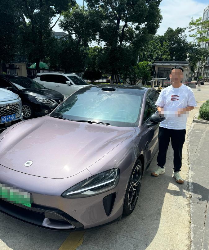 表哥买了小米SU7后，魔怔了……说实话，我虽然无法理解他的选择，但表示尊重，毕