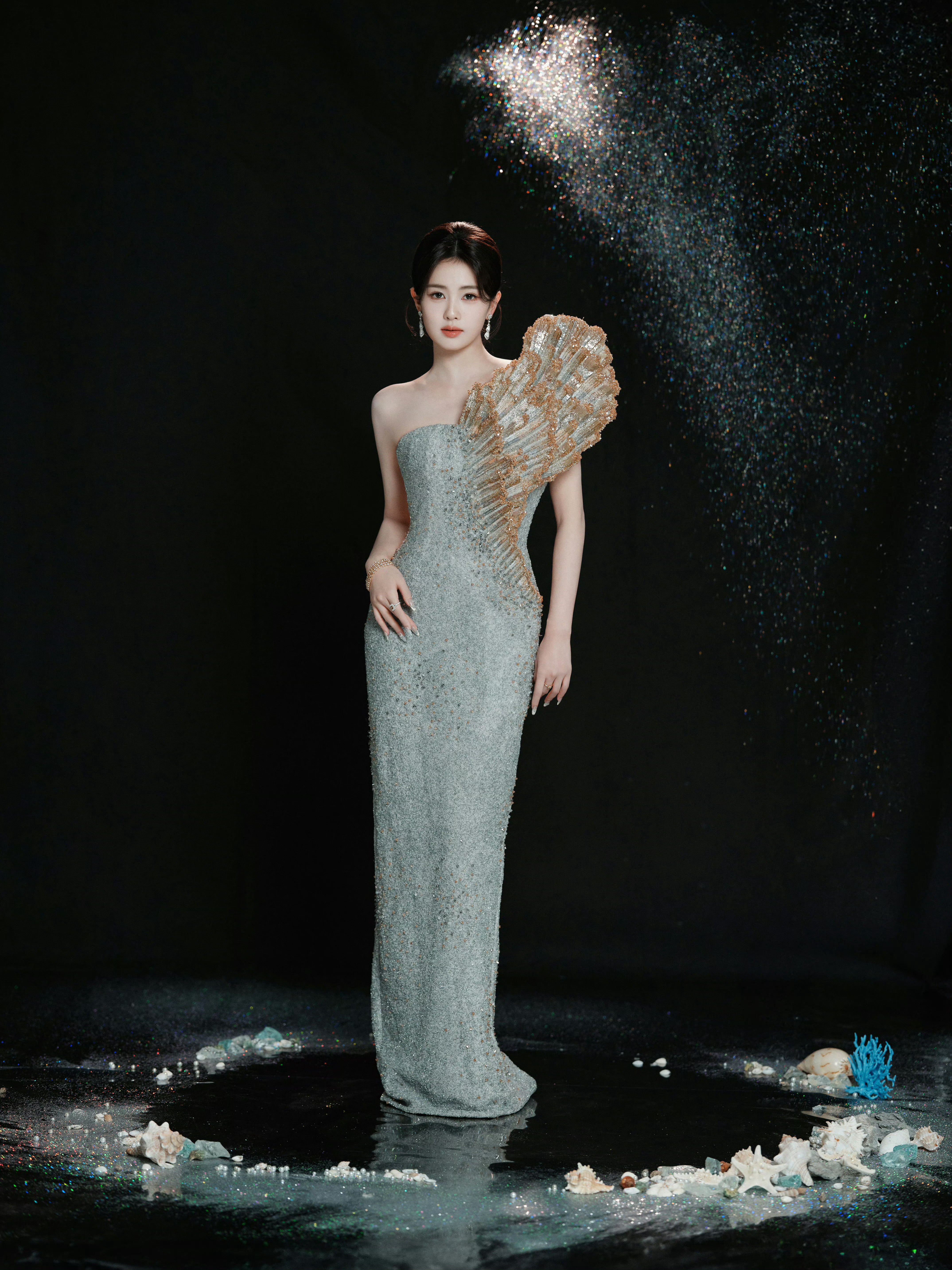 白鹿×2026电视剧品质盛典第二套Look，一袭RahulMishra