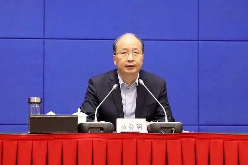 易会满被“双开”: 搞迷信活动, 搞权色、钱色交易