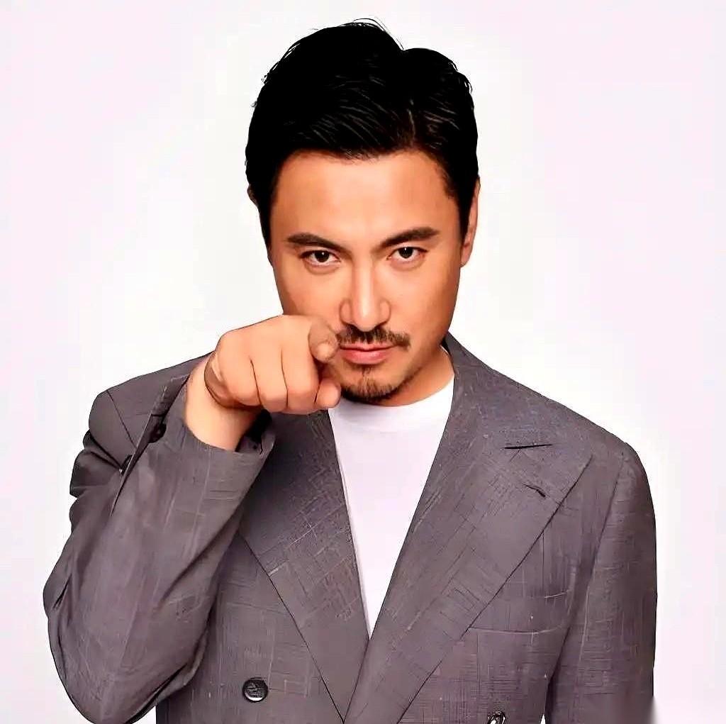 直接把剧本摔地上了。当着所有人的面。沈腾这一下，真不是在耍大牌。一个新人，