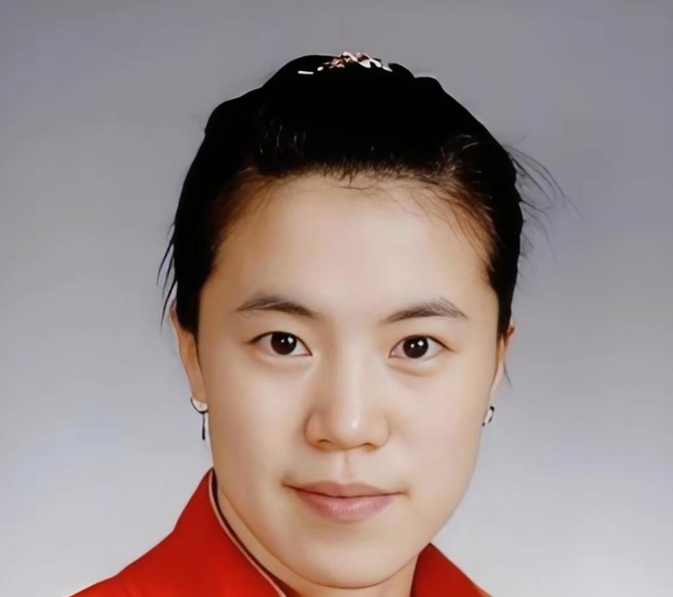 熟悉国乒的观众，没人不认识王楠，运动员时期，她是乒坛大魔王。职业生涯拿下24枚世
