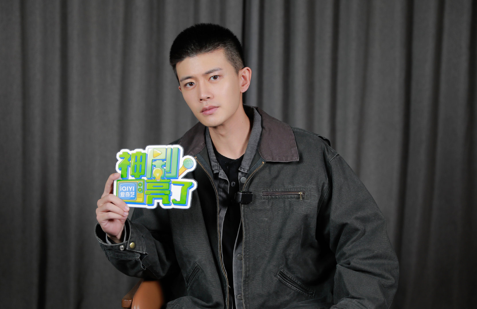 #任嘉伦深渊无间片场组枪一次比一次快#今晚的《深渊无间》一起聊太嗨了喜欢这样的聊天模式和氛围明天中午