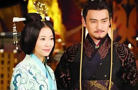 东汉是怎么由盛转衰的？起因是班超在西域几十年后想告老还乡。于是东汉朝廷派出任尚接