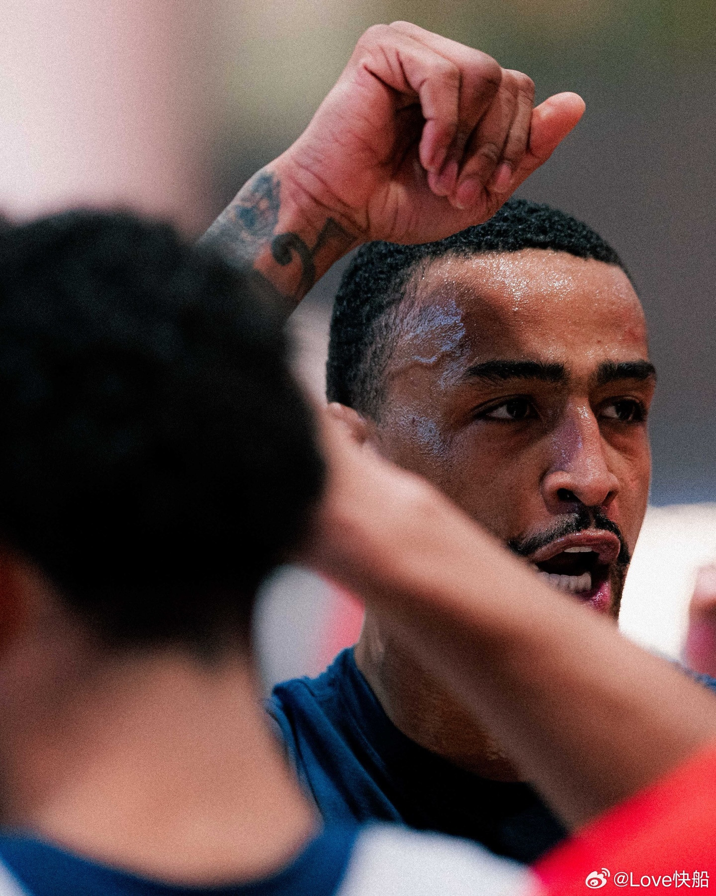 快船明天对阵尼克斯伤病报告，科林斯继续缺阵！缺阵布拉德利·比尔——左髋骨折约