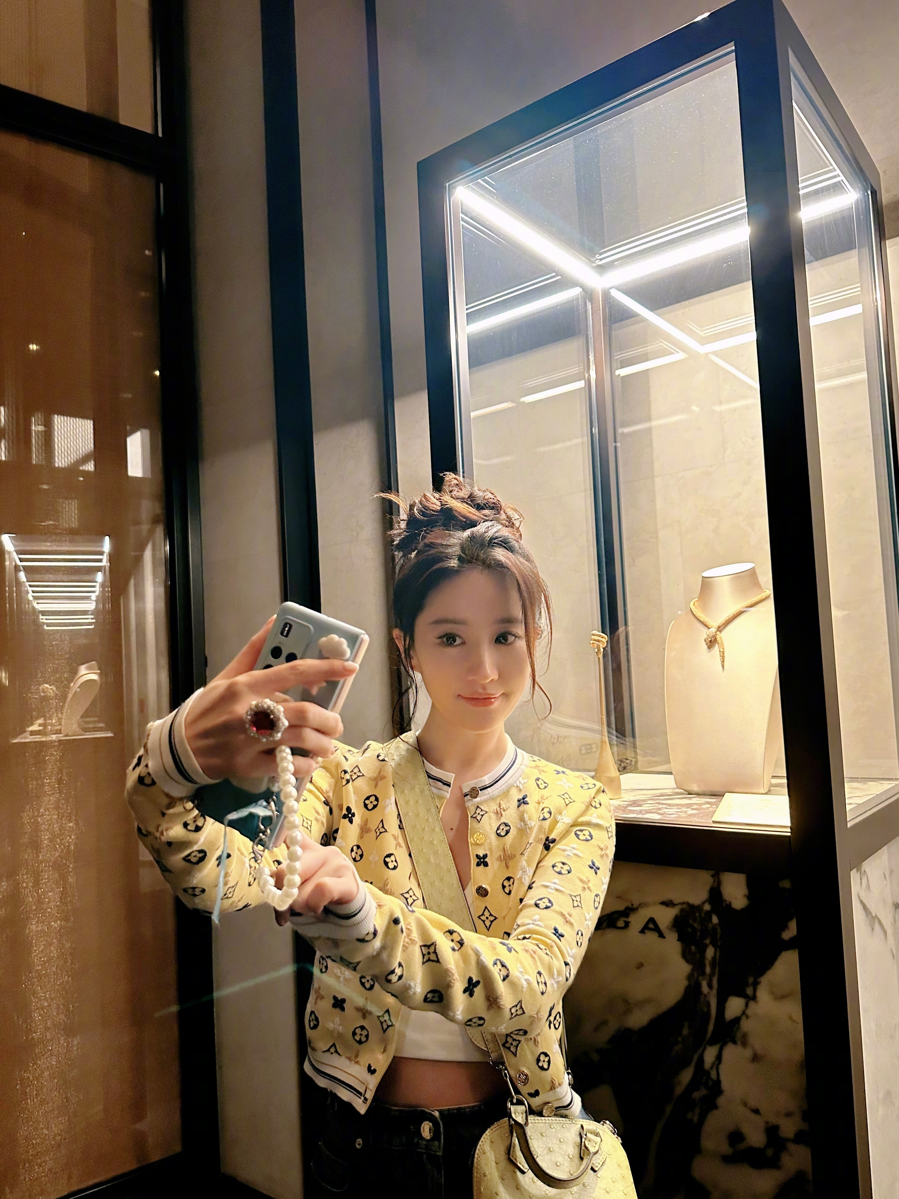 存档刘亦菲对镜自拍帅美萌完成体🤳