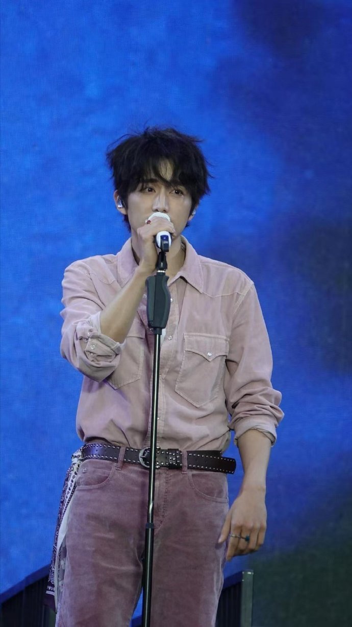 张新成首登音乐节状态从没想过张新成现场这么有感染力，首次亮相就这么成功，真心希