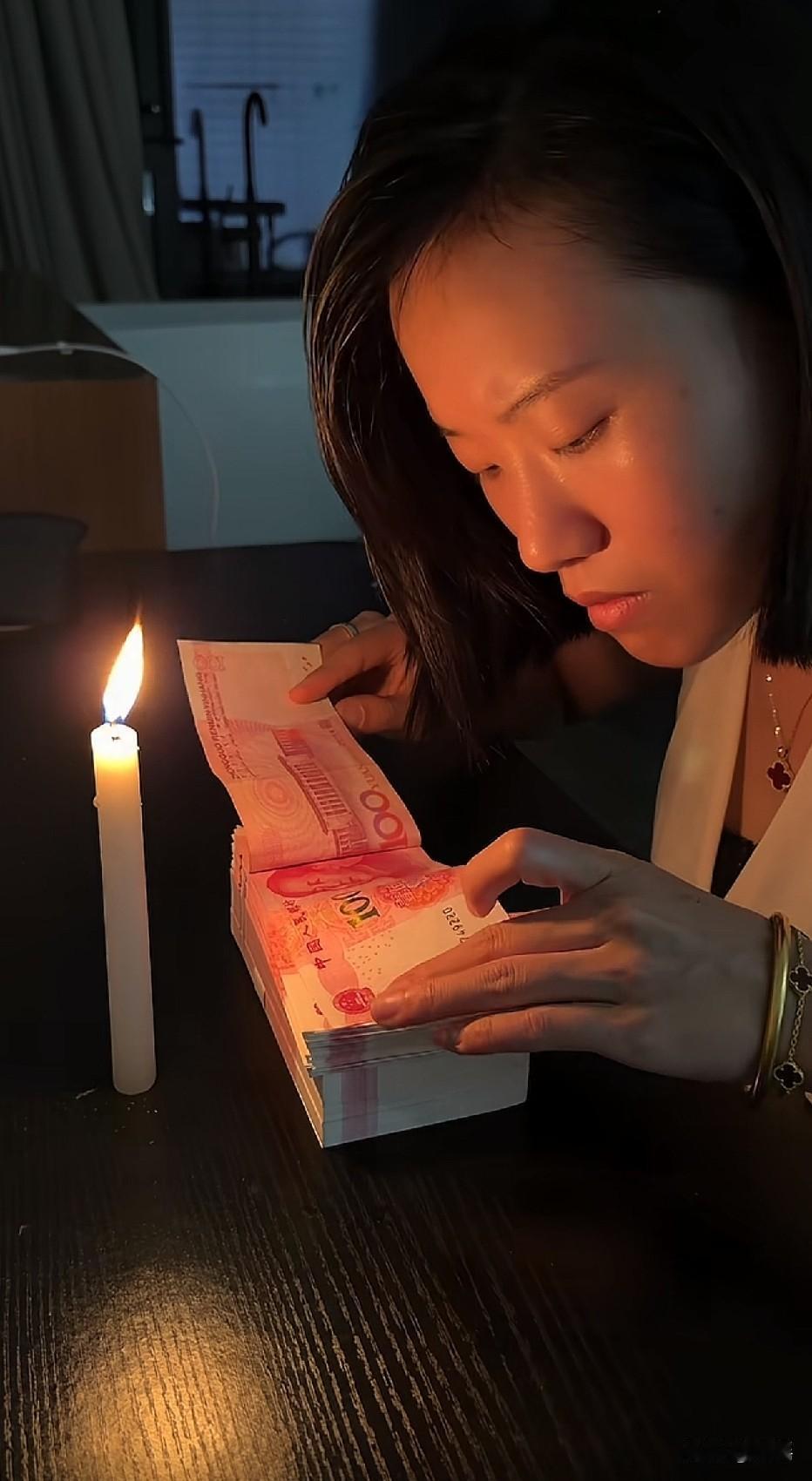 这是什么书？书名叫什么？[捂脸哭][捂脸哭][呲牙笑][呲牙笑]