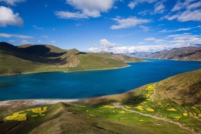 秋季的羊卓雍错，应该是这个世界最美的湖。