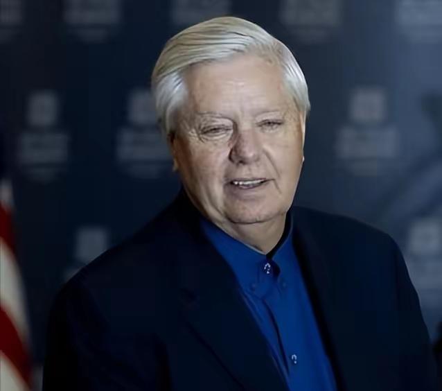 2月28日，美国共和党参议员格雷厄姆发文称：愿上帝保佑美国总统特朗普，策划并执行