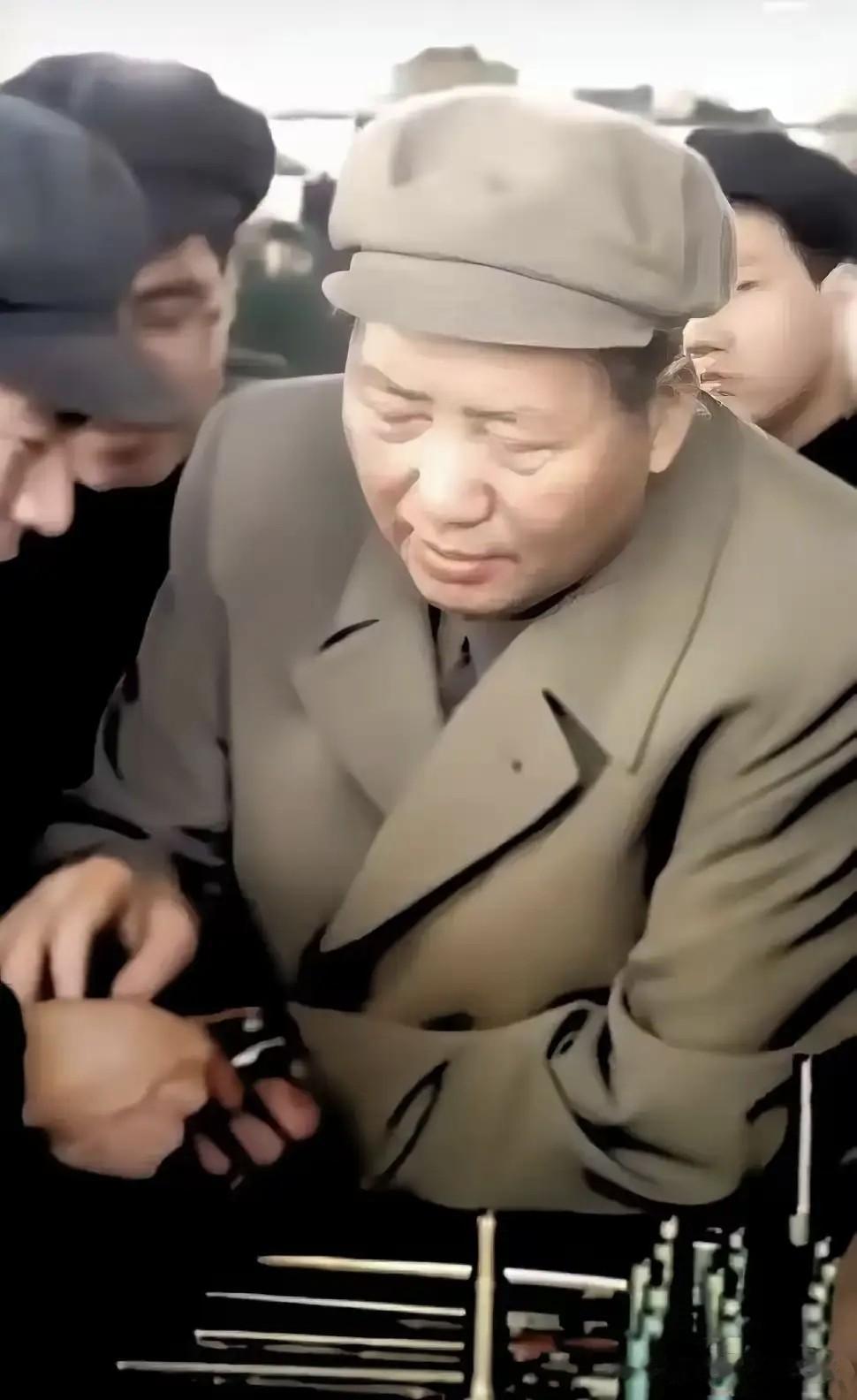 千古伟人，世界领袖，人民永远怀念您毛主席！毛泽东不光是中国人民最敬仰的人。他