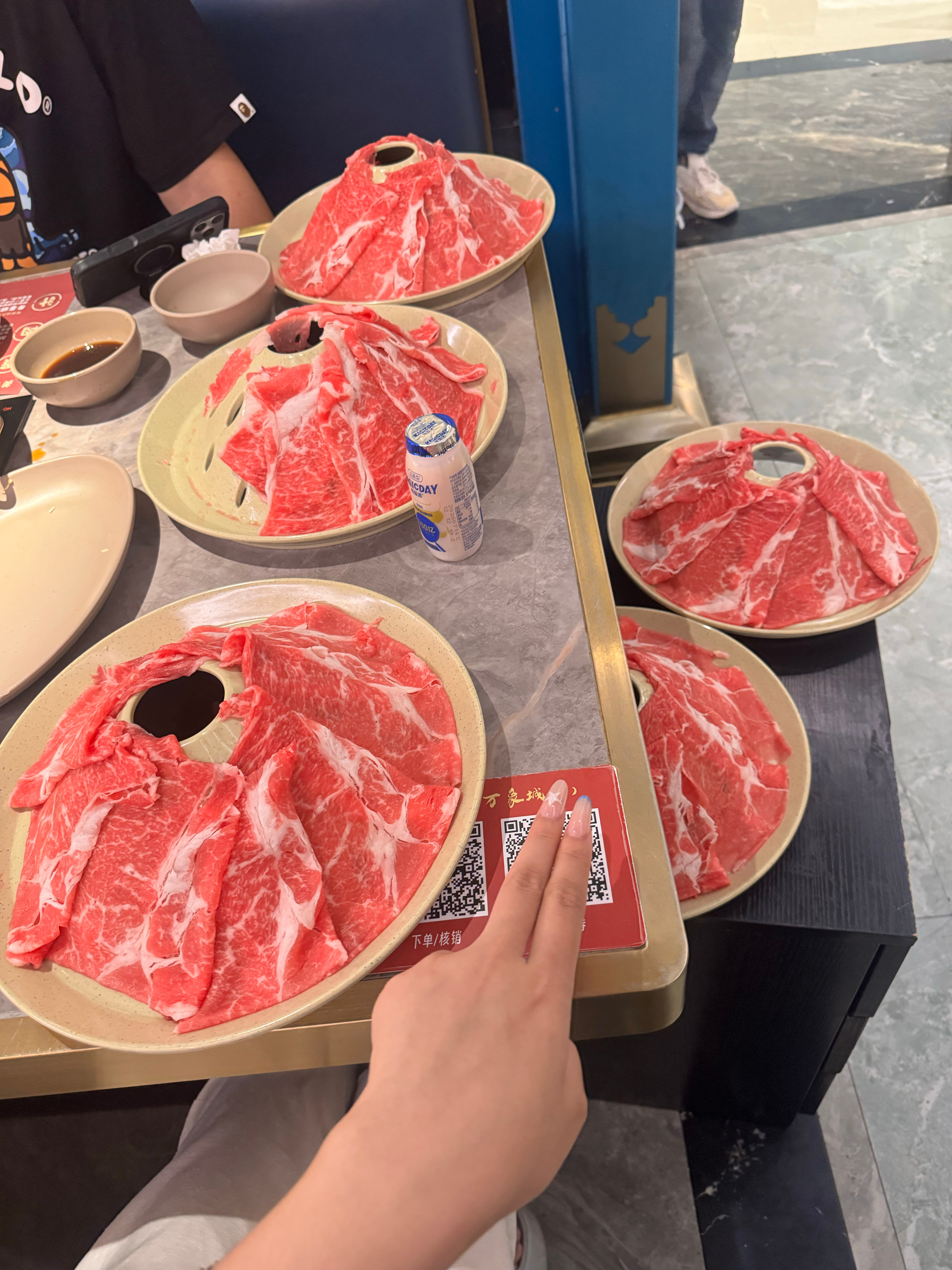 不健身也要给自己放纵日的人…最后全吃了还加了别的很多！从来没这么撑
