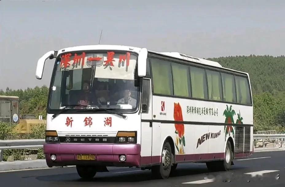 在2000年早期，吴川在粤西地区率先购买了一批凯斯鲍尔大巴车用于开行至珠三角广州