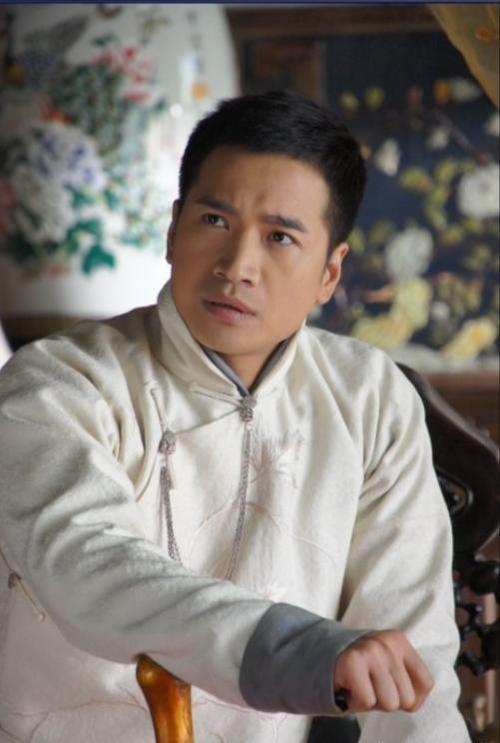 徐麒雯回应：当年拍《宫锁心玉》与何晟铭相恋，于正提出“分手就给女主”的条件。她直