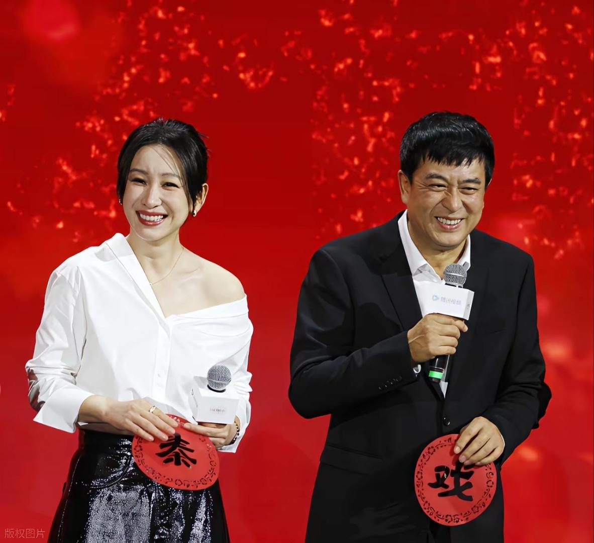 张嘉译亲口承认：合作过这么多女演员，最怕的就是秦海璐。他说，闫妮是软糯可爱的