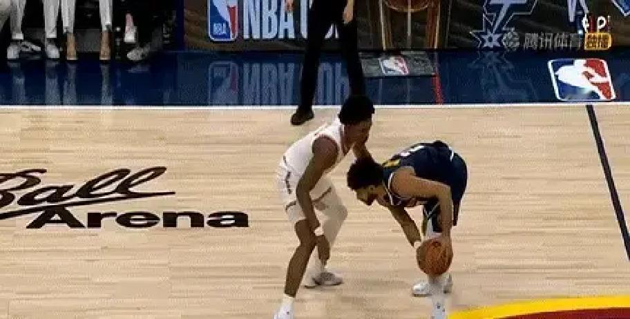 裁判报告，成了赛后最无力的道歉。NBA官方自己钉死了这两次误判，两次都帮掘