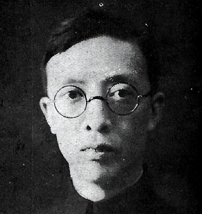 1947年，中统特务头子叶秀峰在看到报纸时，被一则广告吸引：“寻找银老太太！”狡