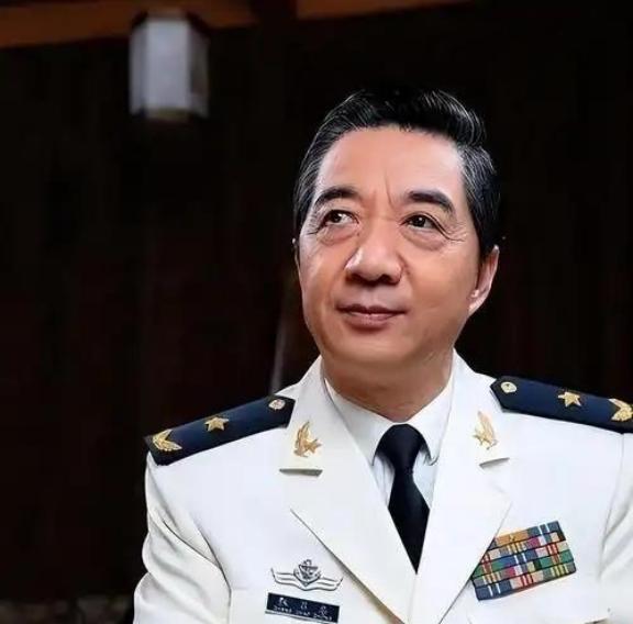 谢谢你张召忠！你真是伟大的预言家！2015年你就说过：“美国啥也不干，让东方大国