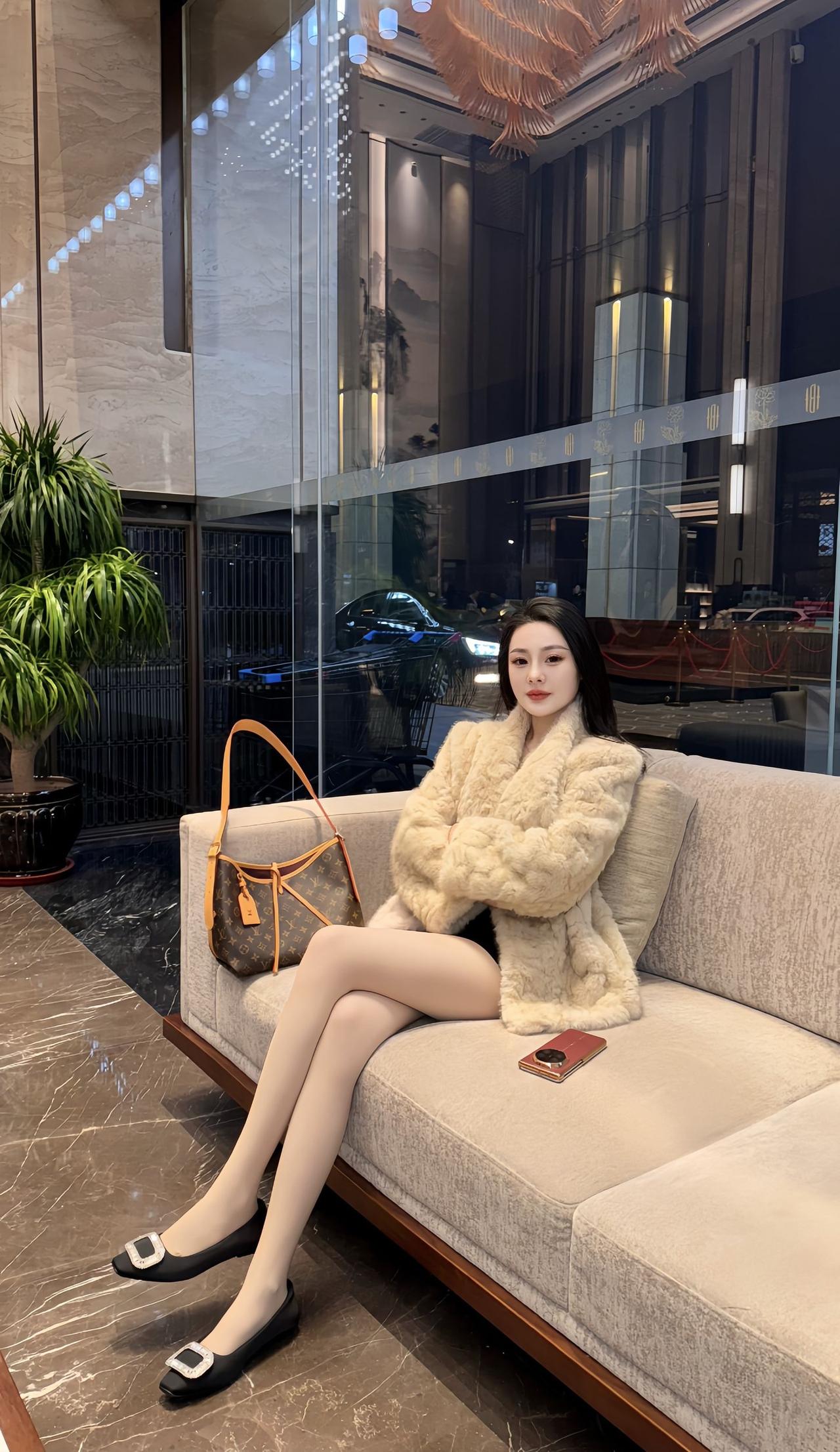 优雅坐等，时尚穿搭，都市风范