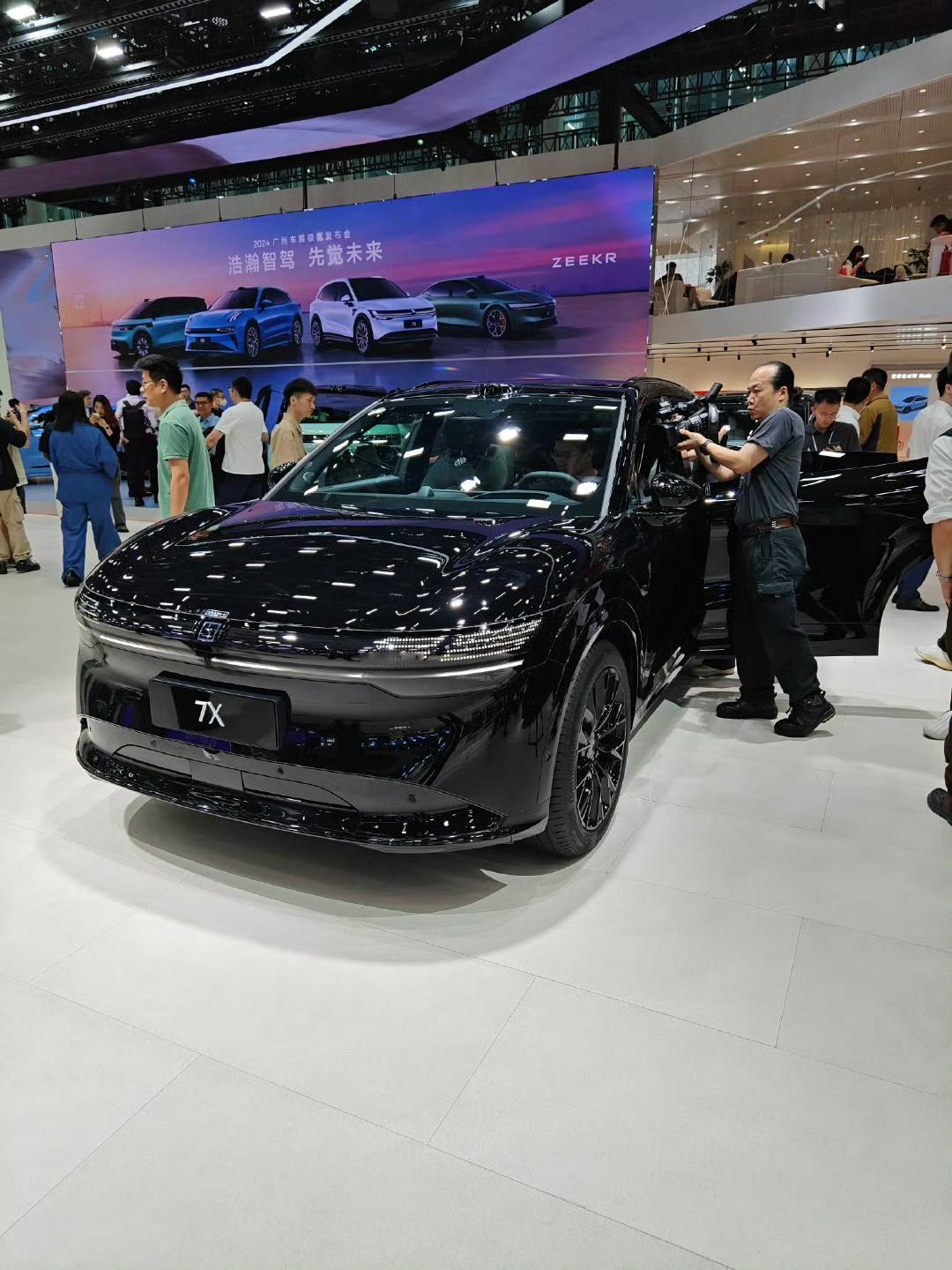 极氪7X7月销量5705辆，极氪7X8月销量5606辆，极氪7X9月销