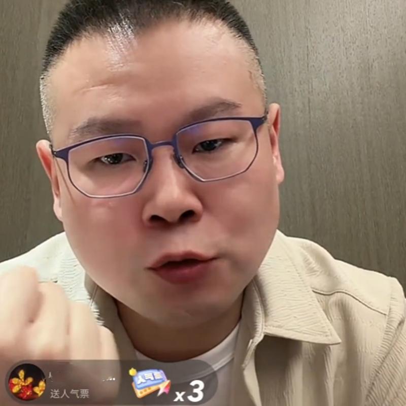 岳云鹏减肥成功，整个人都变了样，已经瘦了十几斤！德云社岳云鹏直播时，主动分享了减