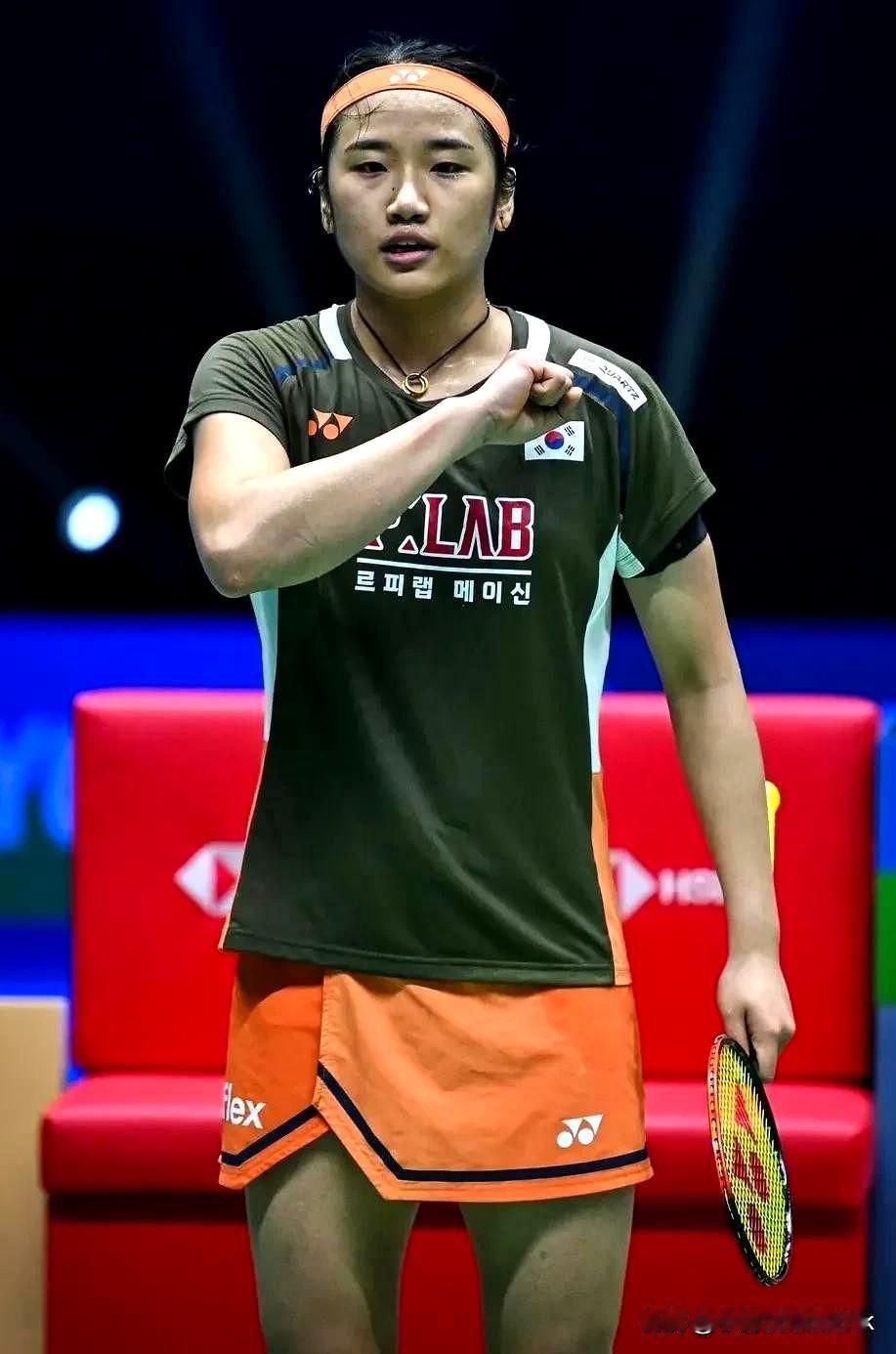 羽毛球亚锦赛看着安洗莹打出21-7、21-6这样的比分，心里那块石头终于落了地