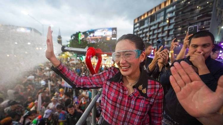 泰国总理被停职，背后水很深佩通坦出事啦！泰国政坛炸开了锅
