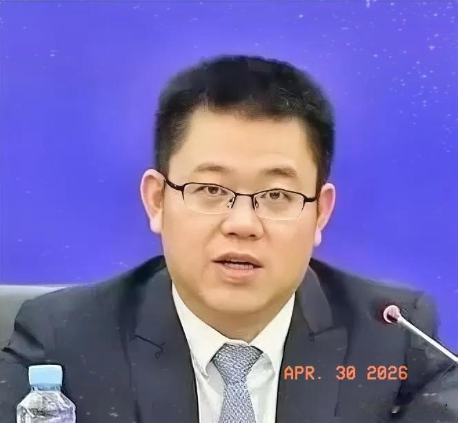 瞥见江西邱凌落马的通报，直接给我看麻了。25岁镇长，27岁副县长，29岁赣州团市