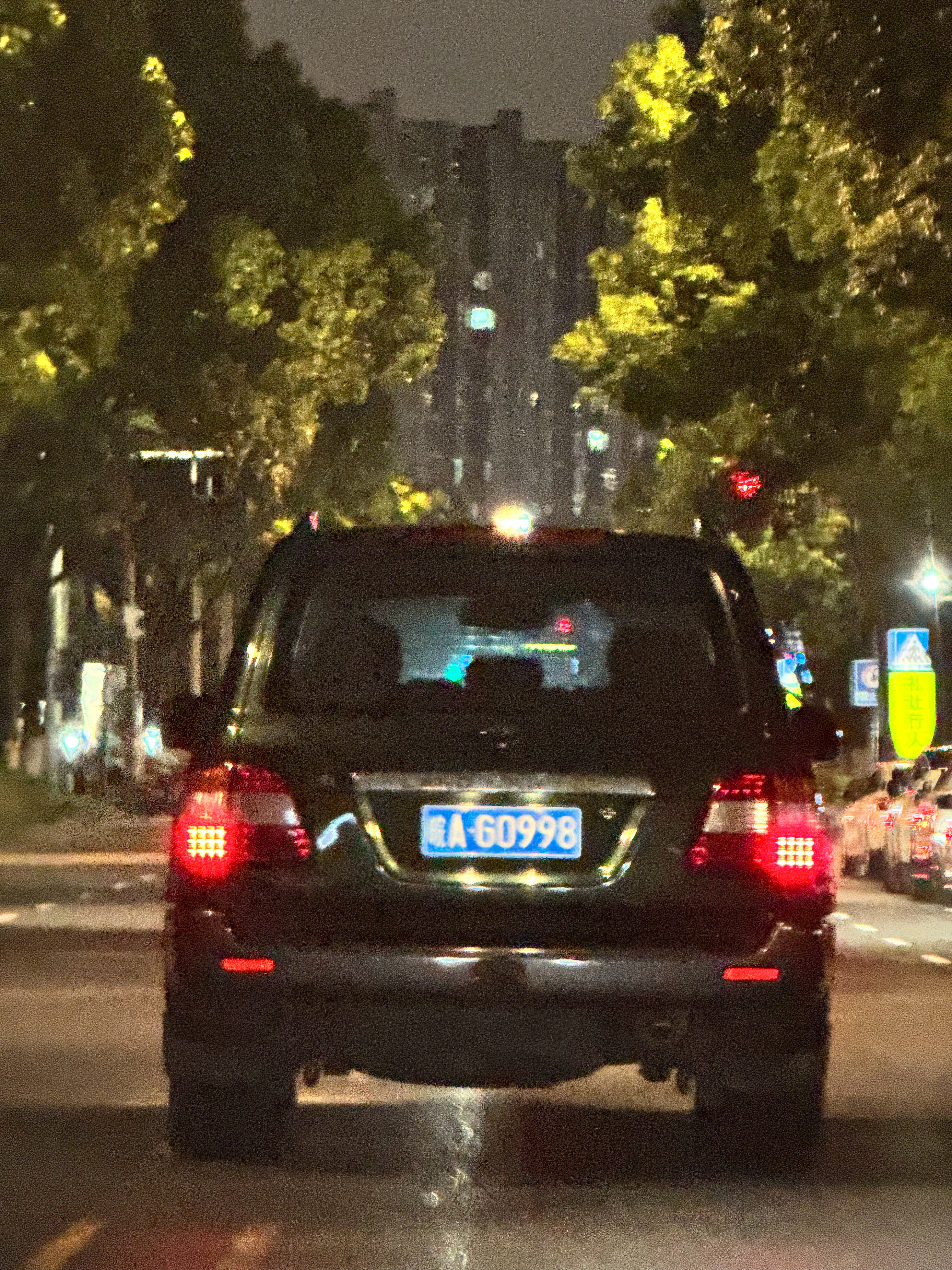路遇老大哥，07款丰田兰德酷路泽！4.7LV8，不知道为什么，现在动不动全尺寸