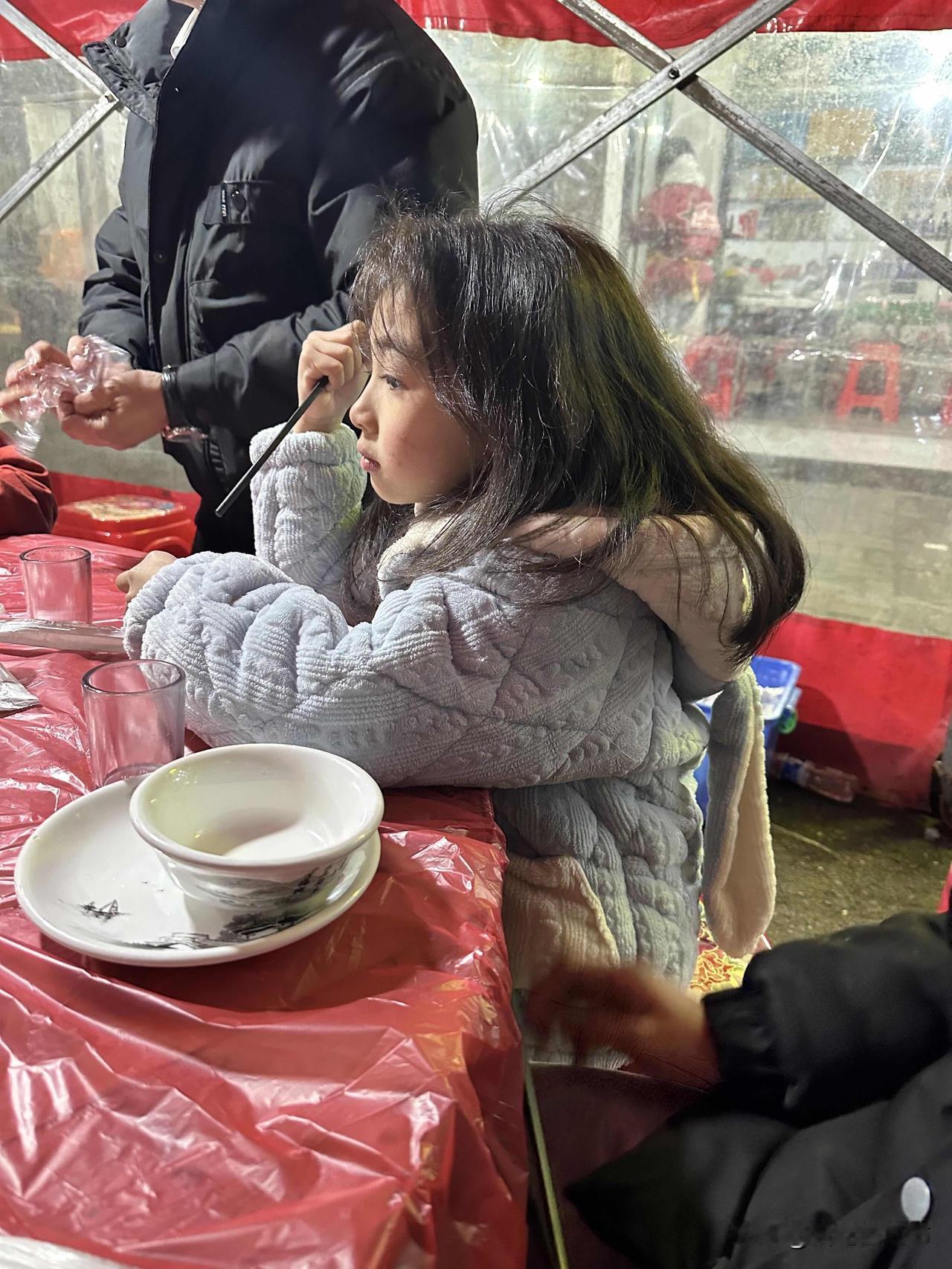 再也不想有小孩了每次带我妹真是有种自己亲生女儿的感觉感觉比我爸还要操心累