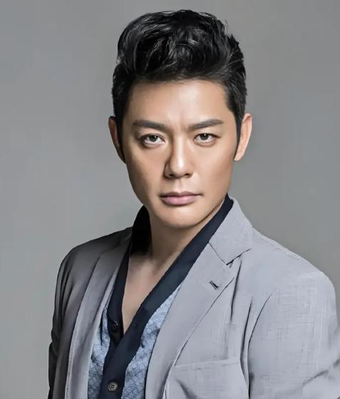 “房子、存款我全不要，就连7岁儿子我也可以放弃，只要你今天在离婚协议上签字，再多
