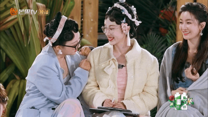 谁看得出李嘉琦张小婉是i人啊李嘉琦与张小婉舞台表现超炫，唱跳俱佳又搞笑。想不到她