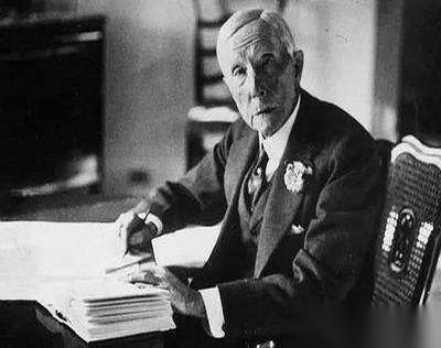 史上第一个亿万富翁洛克菲勒，扔出过两句狠话，直接把人砸懵。第一句：想发财，就别