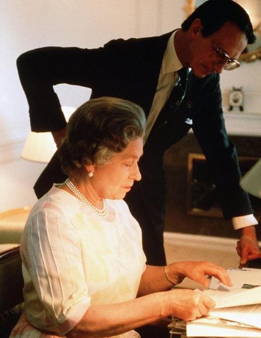 孤独的戴安娜王妃被王室排挤，活成了孤家寡人，连儿子都嫌他丢人。戴安娜王妃和丈夫