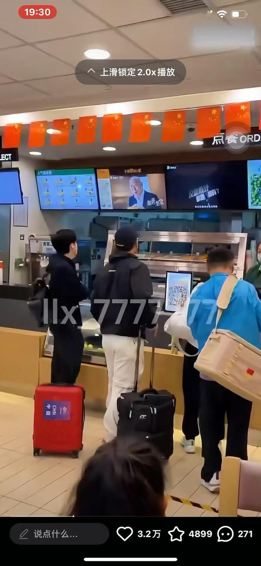 莎头不知道各位口中的圈内人士跟我妈咪一起吃过饭没有呢九年不易我爸妈很幸福❤️