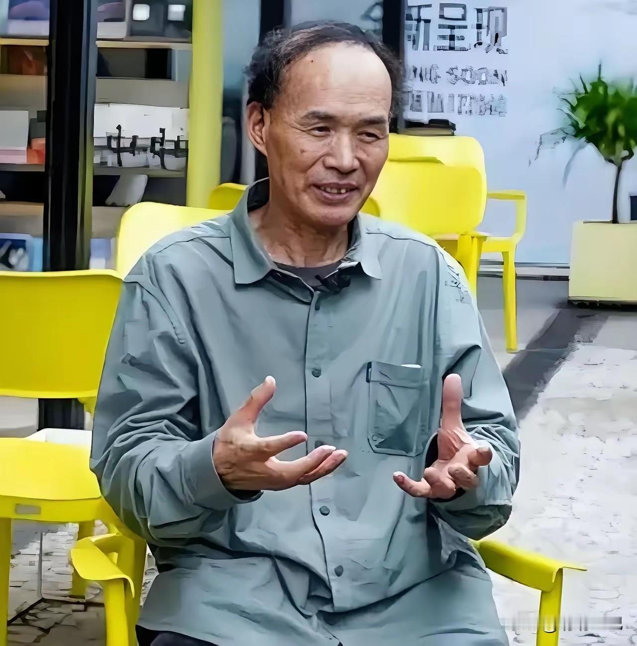 复旦大学梁永安教授说：“别谈什么清高，女人为了钱，能把衣服脱光；男人为了钱，能