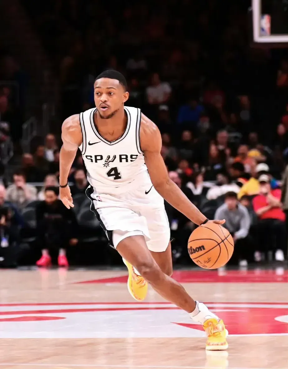 当年为啥没有全力追福克斯稍微懂点球的就知道，福克斯是真厉害，速度快到离谱，组