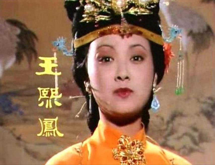 自从贾母退位养老之后，荣国府的大小事务，都交给了王熙凤夫妇。王熙凤是贾母的孙媳