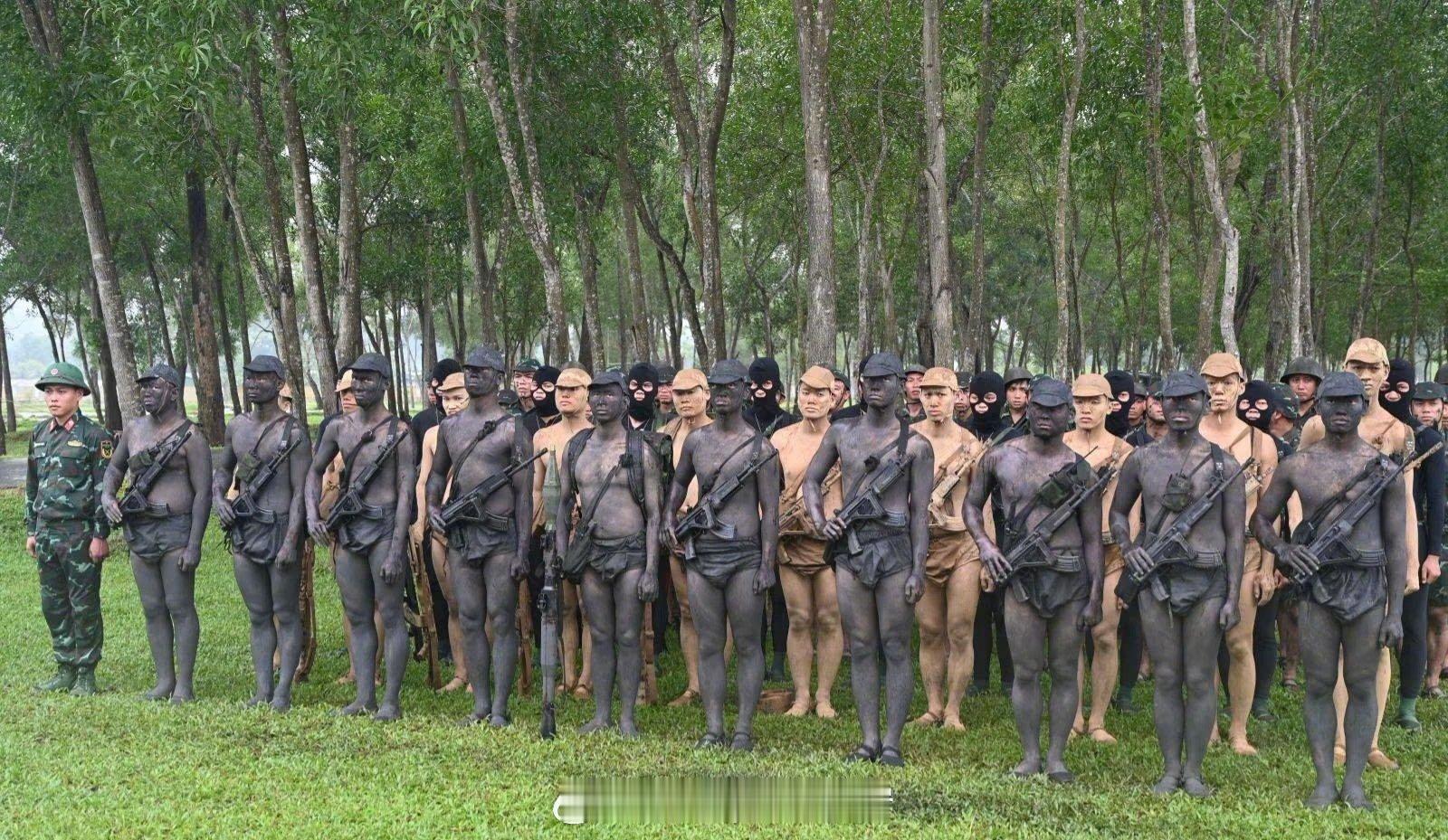 #兵器影像#越南人民军第31特种作战营装备了越南制造的STV系列步枪。​