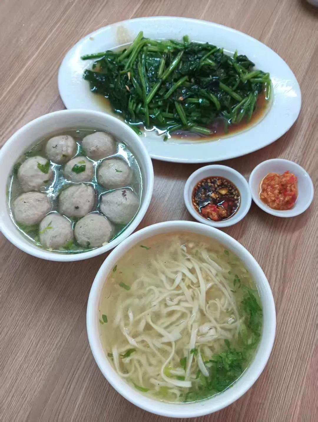 今日随手拍简简单单又一餐，来广东住久了，无辣不欢的四川人，居然也喜欢这种清汤寡水