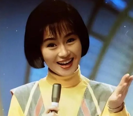 1999年，鞠萍向丈夫提出了离婚，丈夫同意离婚，却让她二选一，孩子和财产