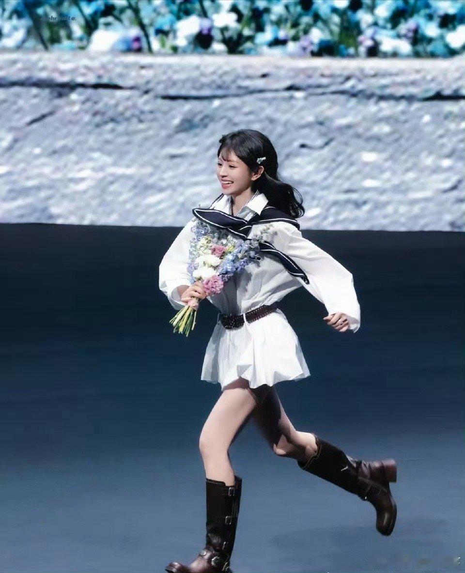 vivoS50痛店不基础店长更不基础今天的店长也一点都不“基础”，居然是小田田曦