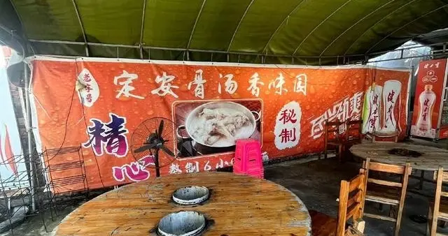 林诗栋母亲餐馆遭饭圈冲击: 没4块排骨, 赢我哥后全家找不着北