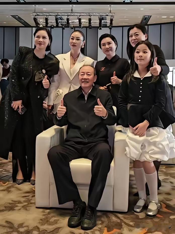 候天来最爱学英语，学的扎实。听说高考要取消英语考试，候天来第一个反对，第一个跟你