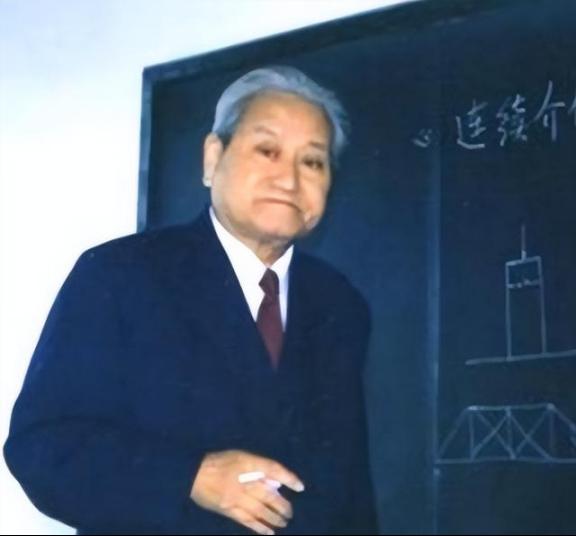 “三峡大坝不能建，否则迟早要被炸掉。”1992年，著名水利专家黄万里掷地